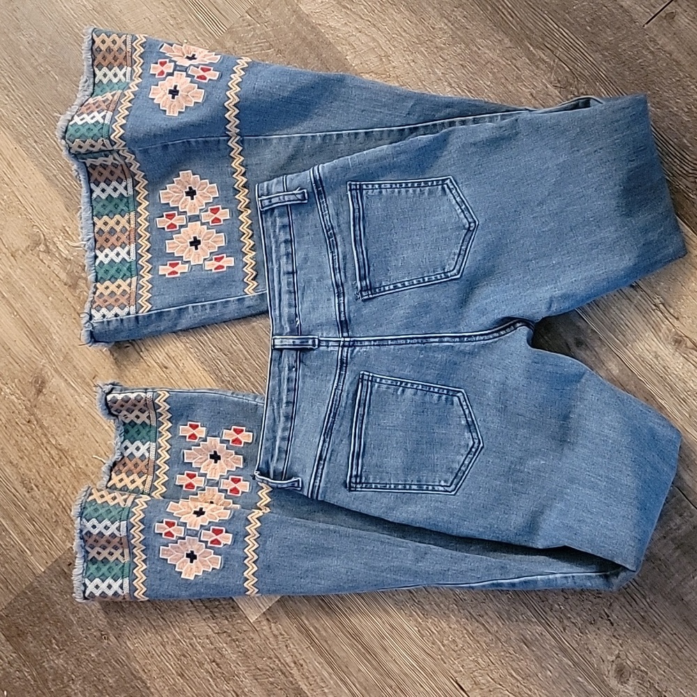 Saints & Hearts embroidered flare jeans - Picture 3 of 4